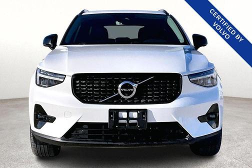 2024 Volvo XC40 B5 Plus Dark Theme