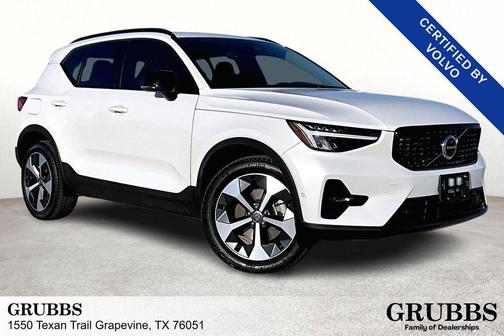 2024 Volvo XC40 B5 Plus Dark Theme