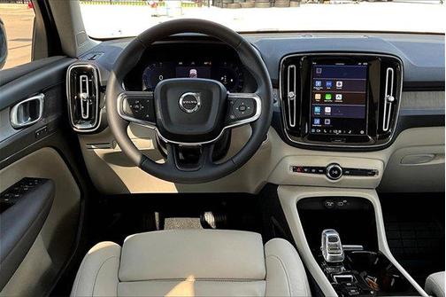 2023 Volvo XC40 B4 Plus Bright Theme