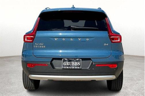2023 Volvo XC40 B4 Plus Bright Theme