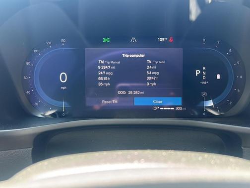 2023 Volvo XC40 B4 Plus Bright Theme