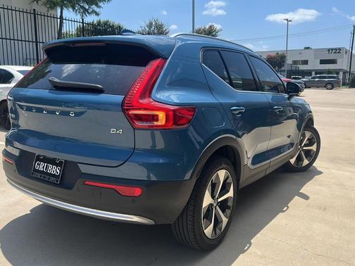 2023 Volvo XC40 B4 Plus Bright Theme