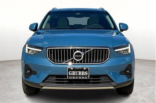 2023 Volvo XC40 B4 Plus Bright Theme