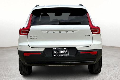 2025 Volvo XC40 B5 Ultra Dark Theme
