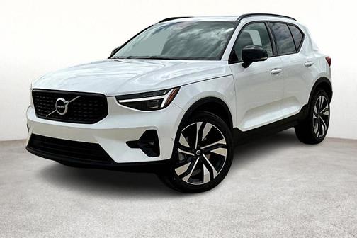 2025 Volvo XC40 B5 Ultra Dark Theme