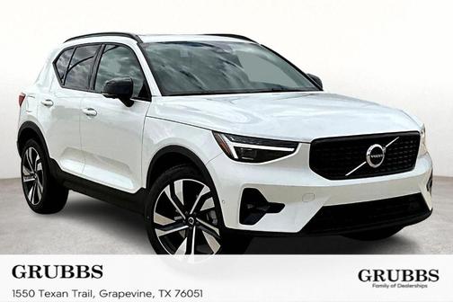 2025 Volvo XC40 B5 Ultra Dark Theme