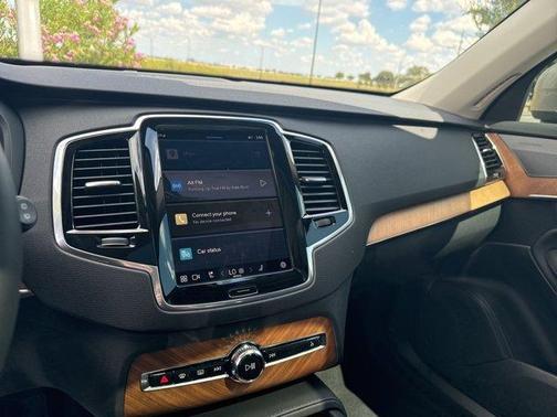 2025 Volvo XC90 Plug-In Hybrid T8 Plus 7-Seater