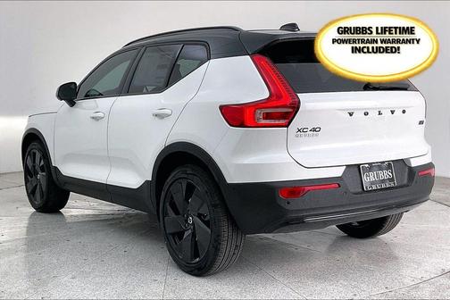 2026 Volvo XC40 B5 Ultra Black Edition