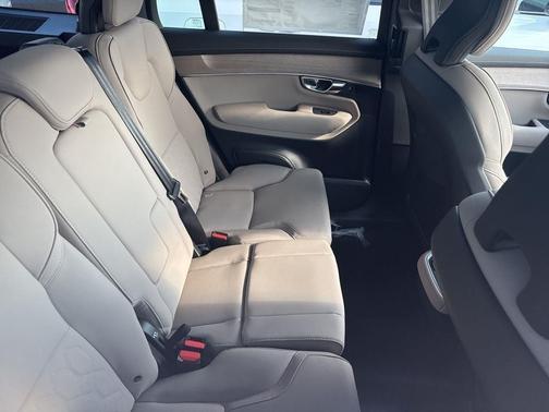 2025 Volvo XC90 B6 Plus 7-Seater
