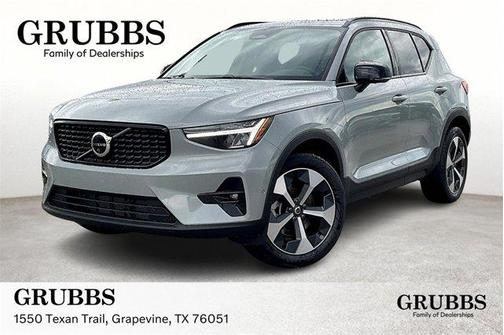 2025 Volvo XC40 B5 Plus Dark Theme