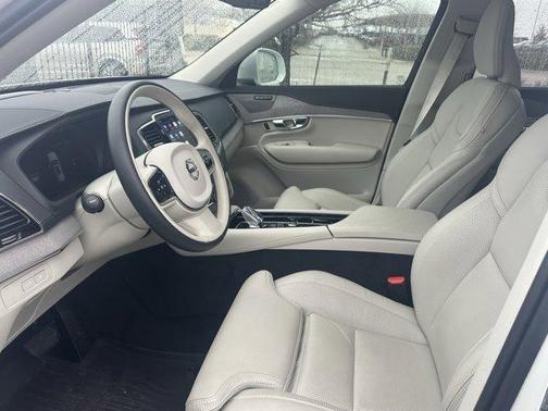 2025 Volvo XC90 Plug-In Hybrid T8 Ultra 7-Seater