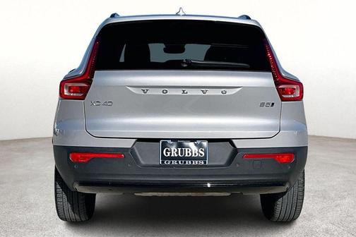 2025 Volvo XC40 B5 Plus Dark Theme