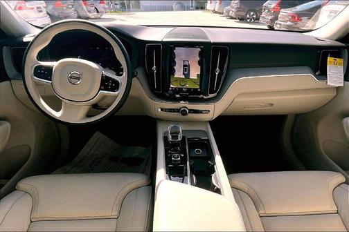 2025 Volvo XC60 B5 Ultra