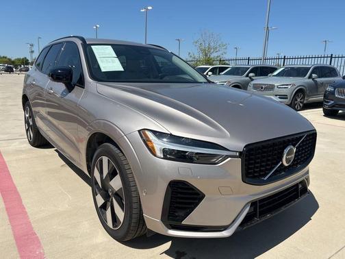 2025 Volvo XC60 Plug-In Hybrid T8 Plus
