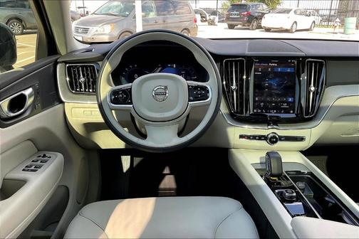 2025 Volvo XC60 Plug-In Hybrid T8 Plus