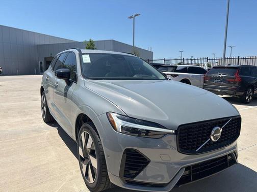 2025 Volvo XC60 Plug-In Hybrid T8 Plus