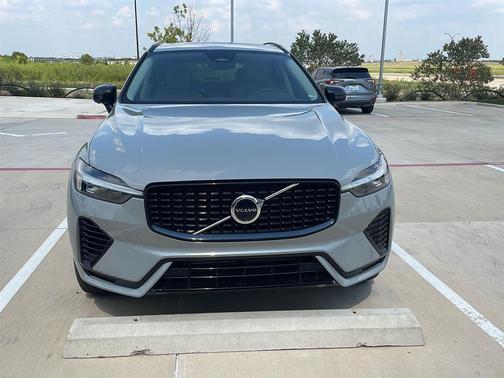 2025 Volvo XC60 Plug-In Hybrid T8 Plus