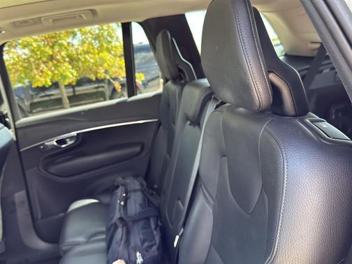 2020 Volvo XC90 T6 Momentum 7 Passenger