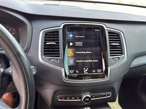 2020 Volvo XC90 T6 Momentum 7 Passenger