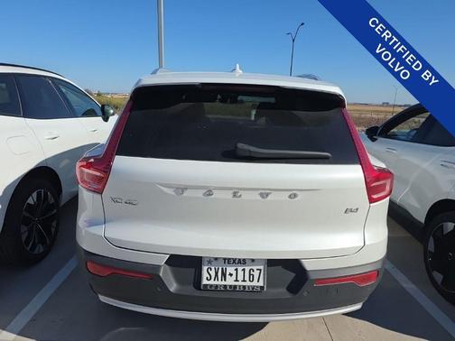 2023 Volvo XC40 B4 Plus Bright Theme