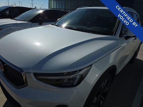 2023 Volvo XC40 B4 Plus Bright Theme