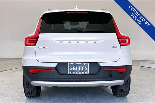 2023 Volvo XC40 B4 Plus Bright Theme