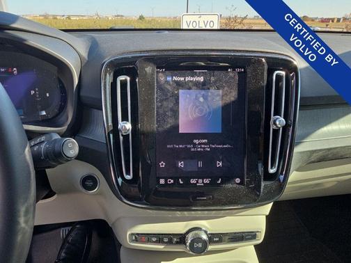 2023 Volvo XC40 B4 Plus Bright Theme