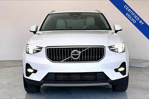 2023 Volvo XC40 B4 Plus Bright Theme