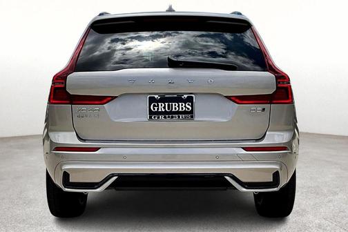 2026 Volvo XC60 PLUS