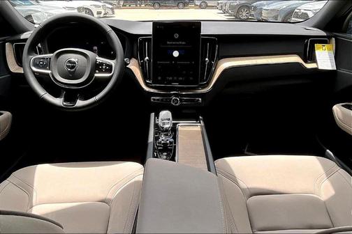 2026 Volvo XC60 PLUS
