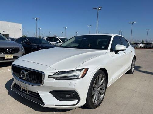 2020 Volvo S60 T5 Momentum