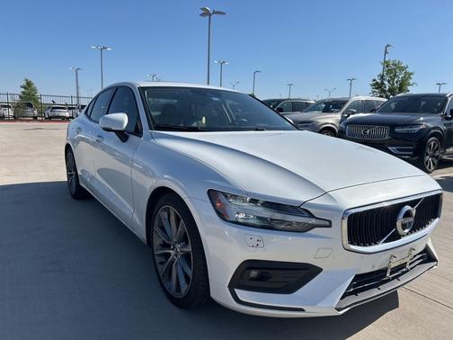 2020 Volvo S60 T5 Momentum