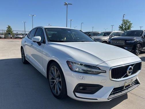 2020 Volvo S60 T5 Momentum