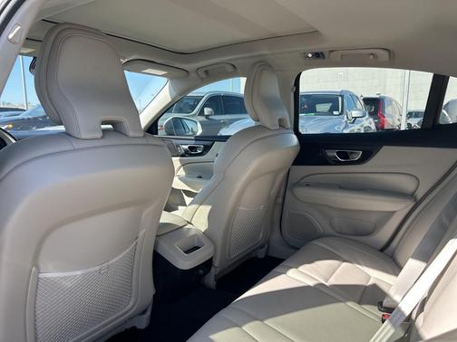 2020 Volvo S60 T5 Momentum