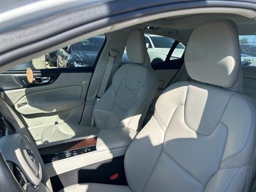 2020 Volvo S60 T5 Momentum