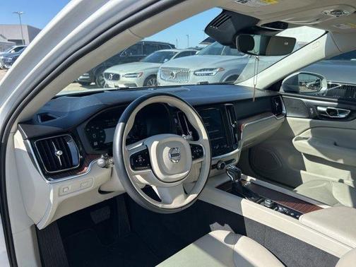 2020 Volvo S60 T5 Momentum