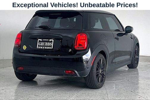Midnight Black 2024 MINI SE Hardtop Cooper