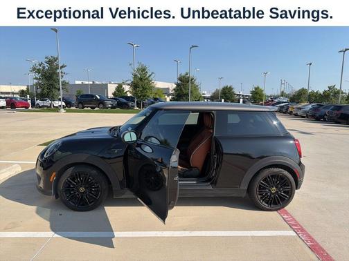 Midnight Black 2024 MINI SE Hardtop Cooper