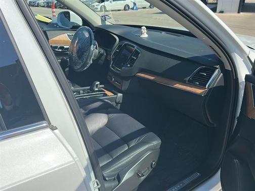 2024 Volvo XC90 B6 Plus Bright Theme 7-Seater