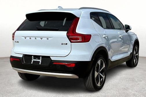 2025 Volvo XC40 B5 Plus Bright Theme