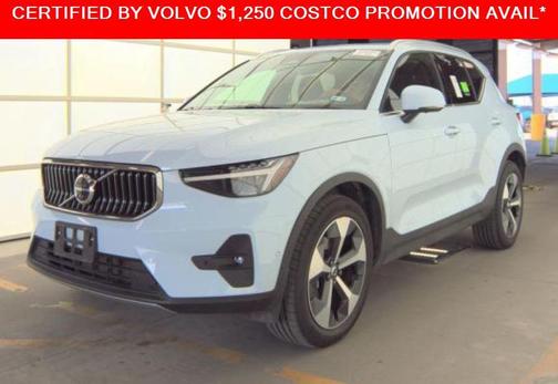 2025 Volvo XC40 B5 Plus Bright Theme