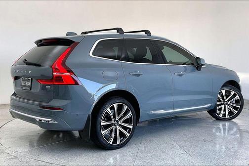 2023 Volvo XC60 B5 Ultimate Bright Theme
