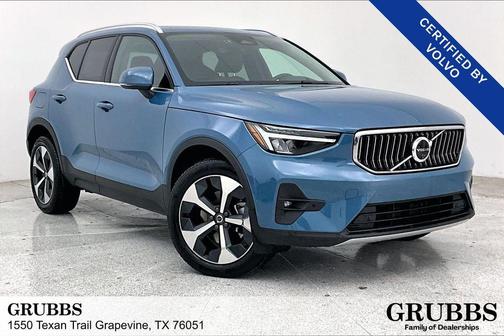 2025 Volvo XC40 B5 Plus Bright Theme