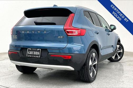 2025 Volvo XC40 B5 Plus Bright Theme