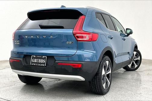 2025 Volvo XC40 B5 Plus Bright Theme