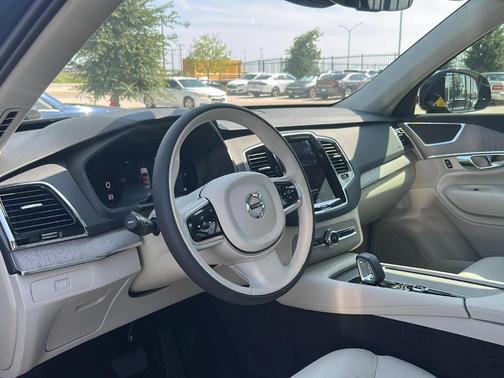2025 Volvo XC90 B6 Plus 7-Seater