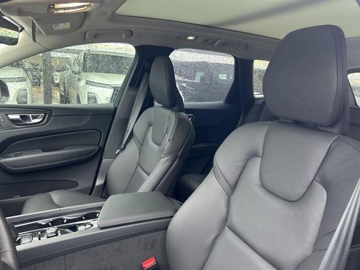 2025 Volvo XC60 B5 Plus