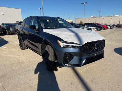 2025 Volvo XC60 B5 Plus