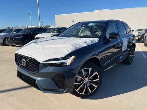 2025 Volvo XC60 B5 Plus