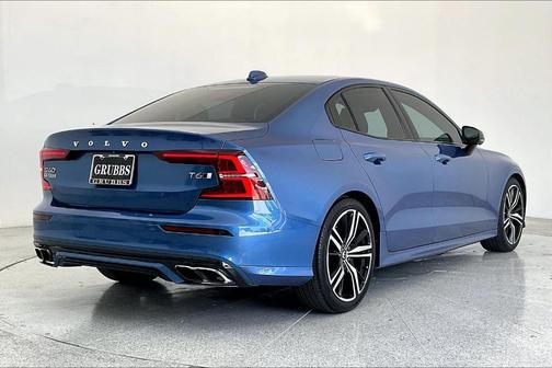 2021 Volvo S60 R-DESIGN